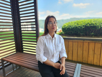 "이민 후에도 소통 어려워 취업 한계…한국 문화 적응 쉽지 않아"