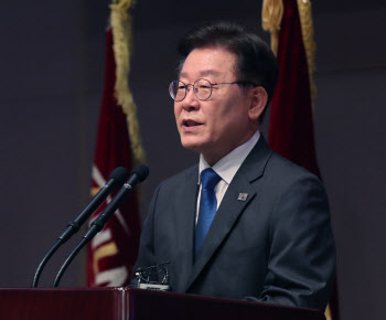 `文정부는 반국가세력` 尹 향해 이재명 "갈등 조장 발언 자중하길"