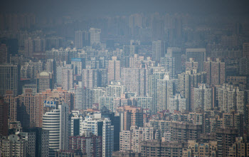 “집값 더 떨어질듯”…중국인들, 부동산 시장 전망 악화