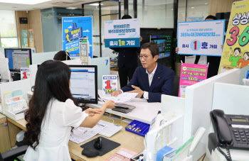 NH농협생명 보장성보험 신상품 1호 가입자는 '윤해진 대표'