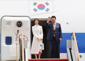 尹 "힘 통한 평화가 가장 확실…강력한 대북제재 효과적"