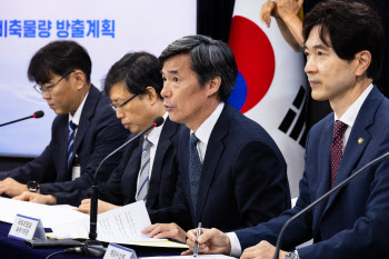 "서류 단계서 후쿠시마산 수산물 수입 금지…안전성 확보 충분"