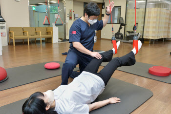 스포츠 손상 환자 증가…도수.물리 치료는 기본 부상 예방동작까지 제공