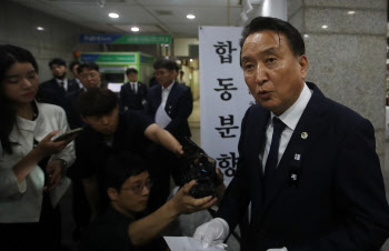 김영환 충북지사 “현장 일찍 갔어도 바뀔 건 없어…유족께 사죄”