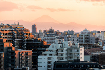 도쿄에 무슨 일이…신축 아파트값 올해 들어 60% ‘껑충’