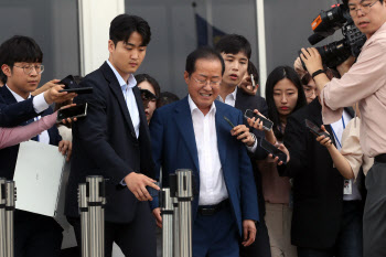'폭우 골프' 홍준표 대구시장, 당원권 정지 10개월 징계