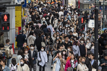 일본 14년 연속 인구 감소…인력 공백 외국인이 메웠다