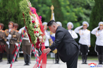 中, 김정은 중국군묘 참배 놓고 “전통적 우호 계승·발전” 해석