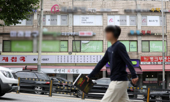 “돈 내면 다인가요”…교권보호 `사각지대`, 학원 강사도 운다