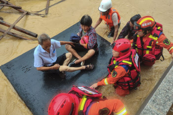 중국 강타한 태풍·폭우…최소 20명 숨지고 19명 실종