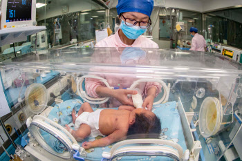 중국도 저출산 심각…올해 출생아 20% 이상 급감할 듯