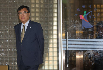 ‘정진석 실형’ 판사 SNS 정치발언 논란…대법 “사실관계 파악”