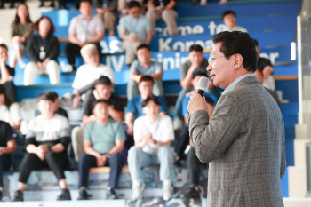 '강의하는 시장' 이상일, 용인 민간기업에서 연단에 서다