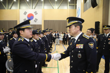 "부자 경찰에 두 딸 엄마, 국가대표까지"…신임 경찰 2278명 탄생