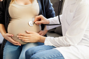 美, 임신부에 RSV 백신 사용 ‘최초 승인’…“생후 감염 예방"