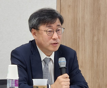 "국내 초거대 AI 굳건…새 KT CEO, 통신 경쟁력 회복했으면"