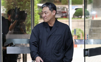 ‘강제 추행’ 혐의 유튜버 김용호...검찰 ‘징역 1년’ 구형