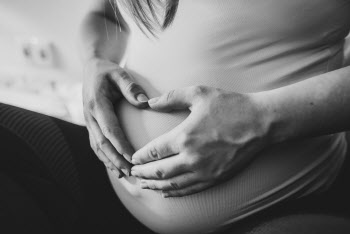 모유 수유 산모 건강 도움·임신부 RSV 백신 승인