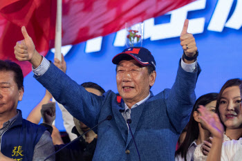 폭스콘 창업자, 대만 총통 도전장…"기업가 통치 시대 시작"