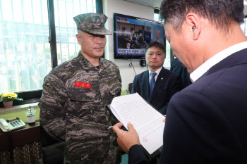 '구속기로' 박정훈 前해병대 수사단장, 구인영장 집행