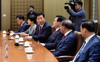 '나 때는 말이야'…김진표 의장, 국회·정부 협치 강조