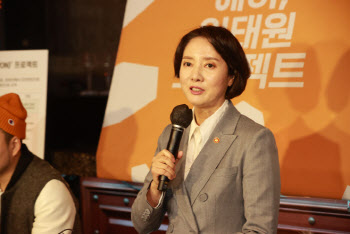 이태원 방문한 이영 장관 “글로컬 상권으로 재도약”