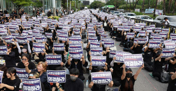 '공교육 멈춤의 날' 유례없는 집단연가…"교권추락 막아야"(종합)