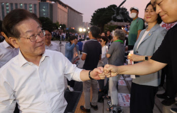 이재명 "피로 쟁취한 민주주의 망가져…결국 국민이 승리할 것"