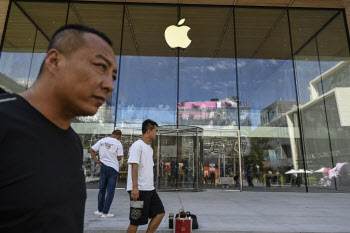 아이폰15 출시 앞두고…애플, 중국 시장 잃을 위기(종합)