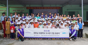 플랜코리아·효성, 베트남 꼰뚬성 망덴구 초등학교에 도서관 기증