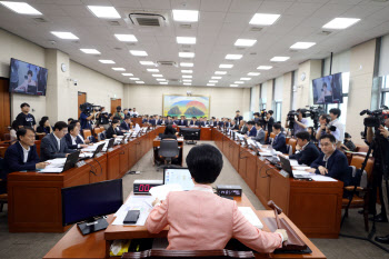 기촉법 연장 혹은 폐지, 내주 정무위서 갈린다