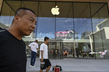 美中 장기판의 '알'된 '애플'…주가, 일주일간 6% 급락