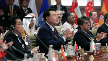 尹, G20 정상회의 마지막 일정…'하나의 미래' 주제로 발언