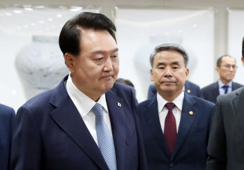 민주당 탄핵 추진에 사의표명한 이종섭 장관…"안보공백 우려"