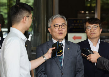 '최강욱 유죄'에 연세대 "조국 아들 입학취소 논의 착수"