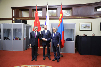 中 왕이 "러시아·몽골과 협력 심화…20일 푸틴 예방