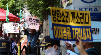 이재명 운명의 날, 국회 앞 "부결하라"vs"정의구현" 집회 맞불