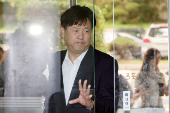 검찰, ‘이재명 최측근’ 김용 징역 12년 구형…“자기최면의 말로”(종합)
