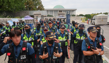 `이재명 체포안 가결`에 지지자들 국회 진입 시도…곳곳서 충돌(상보)