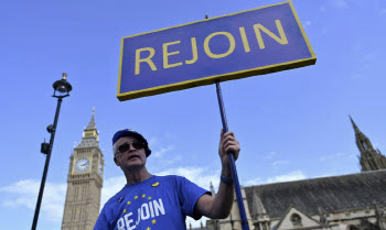 브렉시트는 '큰 실수'…영국서 EU 재가입 주장 시위 번져