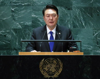 순방 마치고 귀국한 尹…글로벌 연대·부산 엑스포 총력전