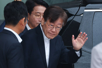 민주당 "이재명 대표 구속영장 기각은 '사필귀정'"