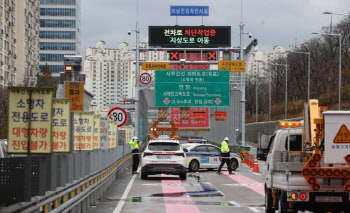 금천구 서부간선도로 지하차도서 차량 화재…양방향 통제됐다 재개