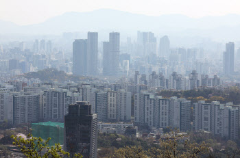 “월세 대신 전세”…서울 아파트 전세비중 2년4개월 만에 최대