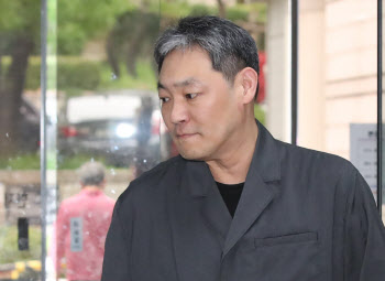 유튜버 김용호, 여성 강제추행 혐의 1심서 유죄