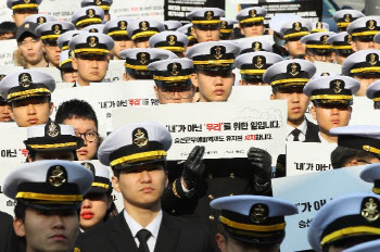 "차라리 군대 가겠다"…승선예비역 포기자 6배 급증