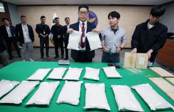'마약밀수 세관 연루' 의혹에…경찰 "압색 통해 사건 재구성 중"