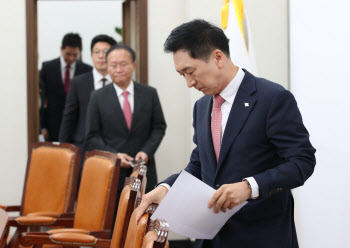 기세 오른 민주당, 여당에 '훈수'…"선거 책임은 尹·김기현"