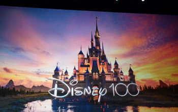 ‘미키마우스’부터 ‘어벤져스’까지…디즈니의 100년 어땠나