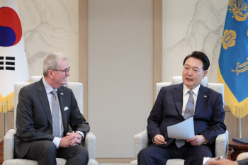 尹, 미 뉴저지 주지사 접견…한국 기업 지원 강화 등 논의